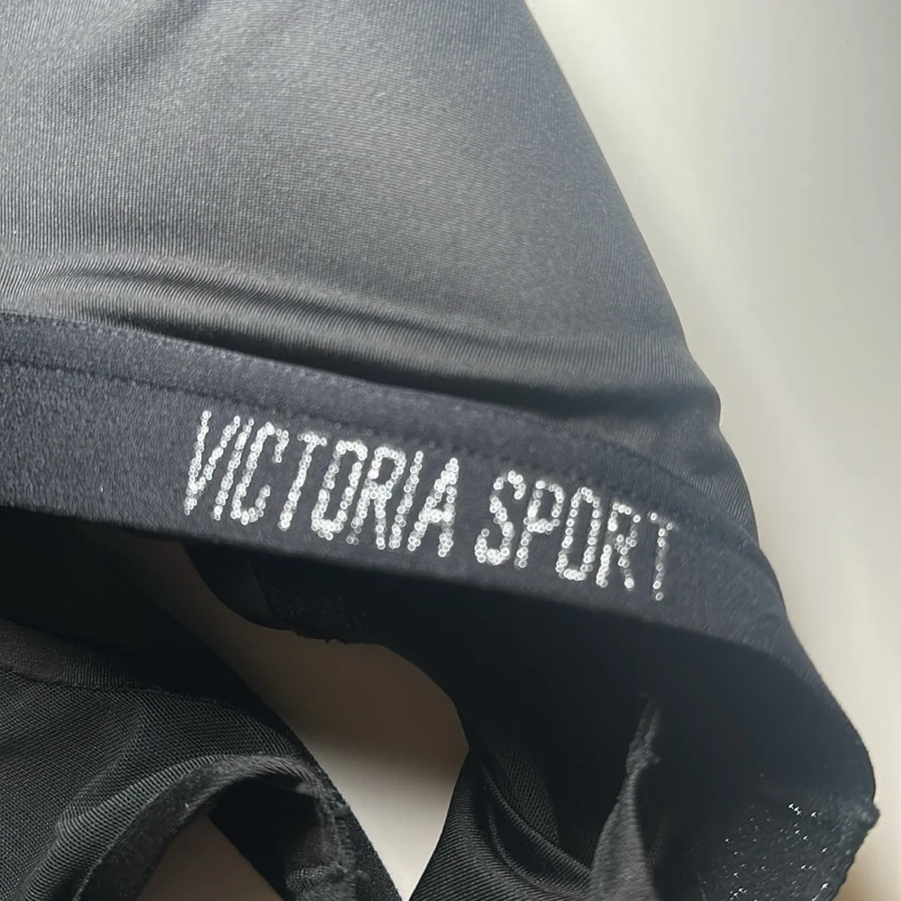 Victoria Sport sports bra size‎ 34DD color black
